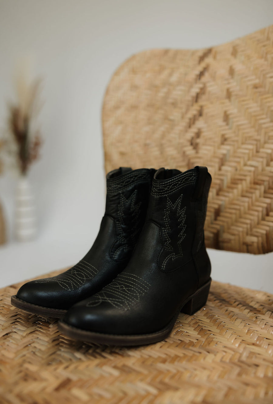 Pistol Black Boot